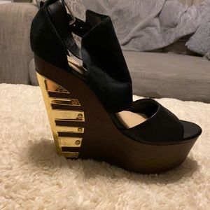 Gianni Bini wedge heel